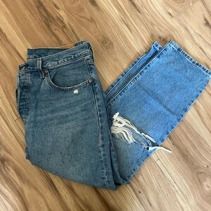 Levi’s 501 distressed crop Jean